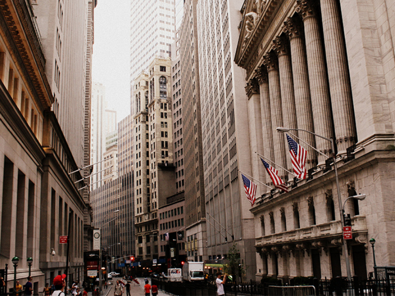 Phố Wall là gì? Tổng quan về trung tâm tài chính Mỹ 2 pho-wall-1